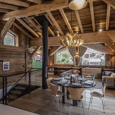 Chalet Black Wood Chalet Chamonix
